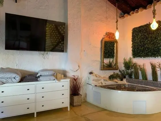 Romantic Büyük Yataklı Tek Kişilik Oda