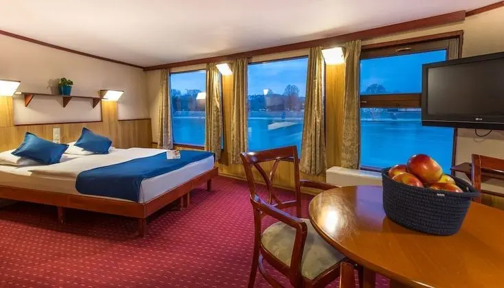 Standard Tek Büyük veya İki Ayrı Yataklı Oda, Nehir Manzaralı