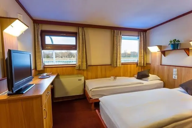 Standard Tek Büyük veya İki Ayrı Yataklı Oda, Nehir Manzaralı