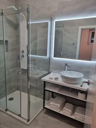 Comfort Tek Büyük Yataklı Oda, Balkon (Sea View)