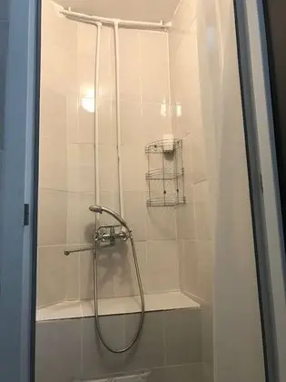 Tek Büyük Yataklı Oda, Penceresiz