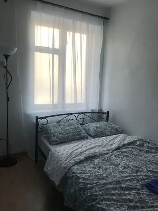 Tek Büyük Yataklı Oda (with window)