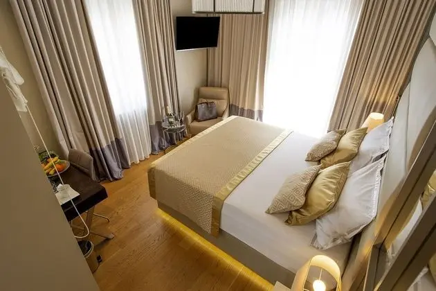 Deluxe Double Room with Balcony - 2
