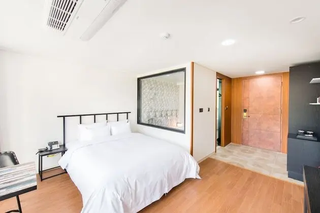 Standard Tek Büyük Yataklı Oda