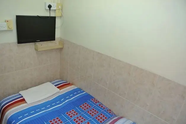 Single Room, Shared Bathroom (No Windows)