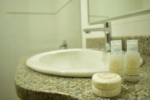Üç Kişilik Oda, Şehir Manzaralı