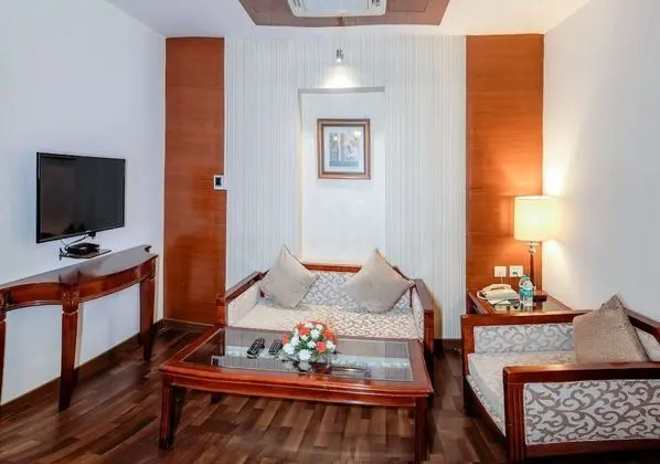 Süit, 1 En Büyük (King) Boy Yatak, Havuz Manzaralı (Executive Suite)