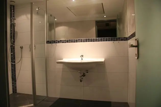 Üç Kişilik Oda (with shower)