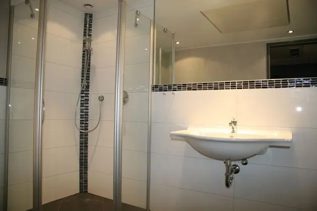 Üç Kişilik Oda (with shower)