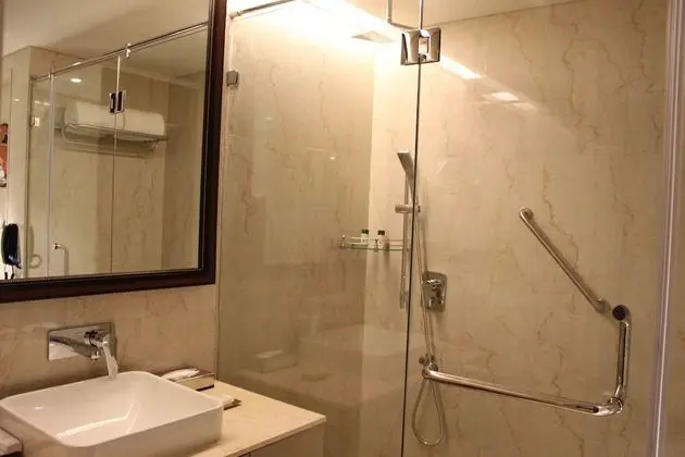 Deluxe Tek Büyük veya İki Ayrı Yataklı Oda, 1 Yatak Odası, Engellilere Uygun, Özel Banyo