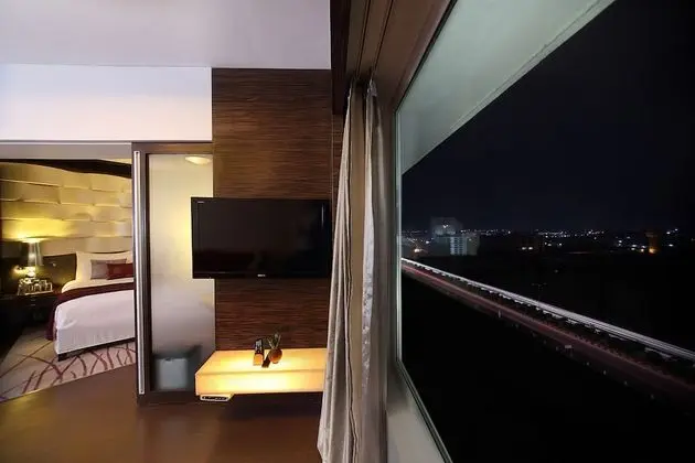 Superior Süit, 1 En Büyük (King) Boy Yatak, Şehir Manzaralı (Executive Suite)