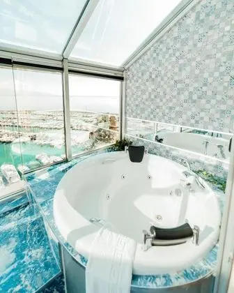 Balayı Odası, Marina Manzaralı, Jakuzili