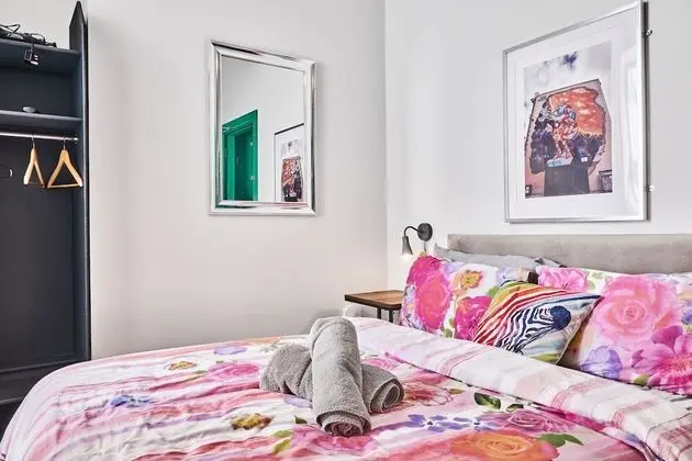 Tek Büyük Yataklı Oda, Ortak Banyo (Budget)