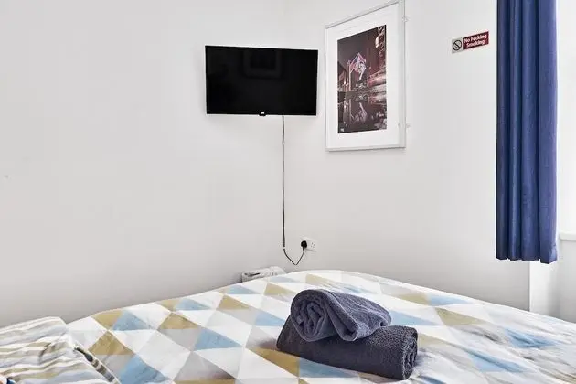 Tek Büyük Yataklı Oda, Ortak Banyo (Budget)