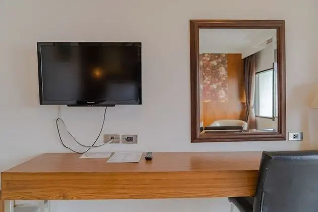 Deluxe Üç Kişilik Oda, 1 Yatak Odası, Balkon, Şehir Manzaralı