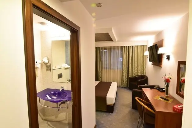 Comfort Tek Büyük Yataklı Oda