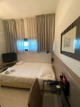 Economy Tek Büyük Yataklı Oda