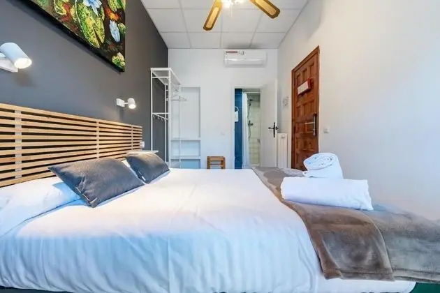 City Tek Büyük Yataklı Oda