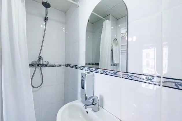 City Tek Büyük Yataklı Oda