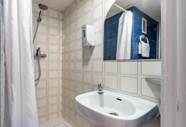 City Tek Büyük Yataklı Oda