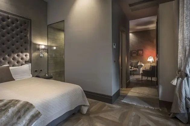 Luxury Süit, Ek Bina