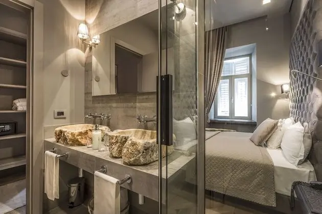 Luxury Süit, Ek Bina