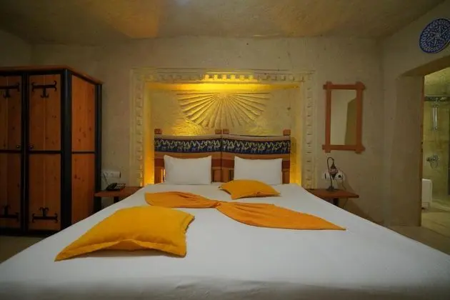 Deluxe Cave