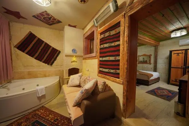 Deluxe Cave