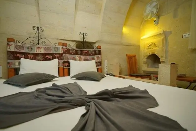 Deluxe Cave