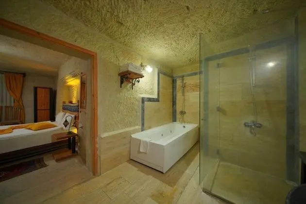 Deluxe Cave