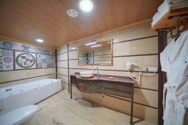 Deluxe Cave