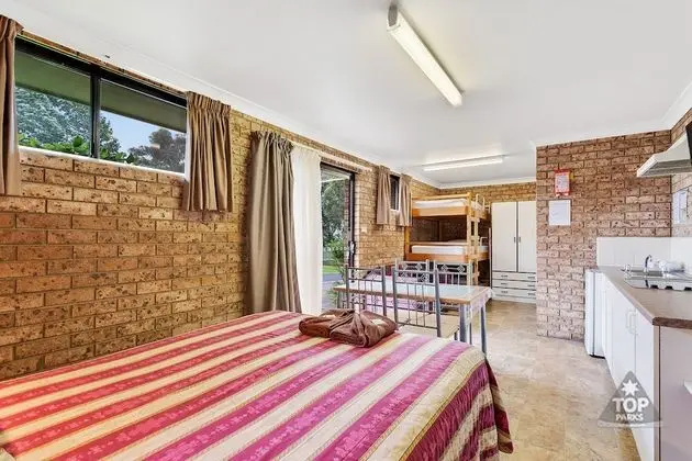 Standard Süit, 1 Yatak Odası, Sigara İçilmez, Küçük Mutfak (s/c villa 1 queen and 3 bunks)