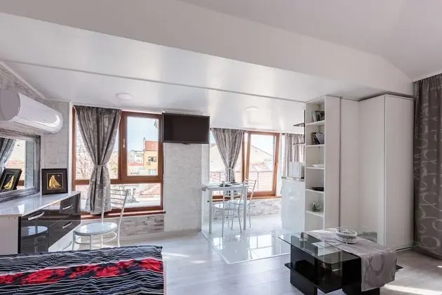 Deluxe Studio Suite, City View