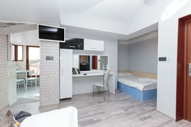 Luxury Triple Room, City View
