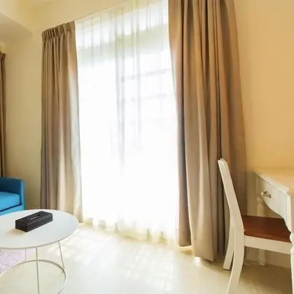 Gallery Üç Kişilik Oda, 1 En Büyük (King) Boy Yatak ve Çekyat, Balkon