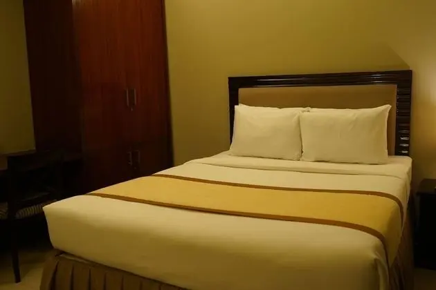 Standard Queen Room