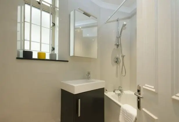 Apartment, 2 Bedrooms (2 Bathrooms - Lower Ground Floor)