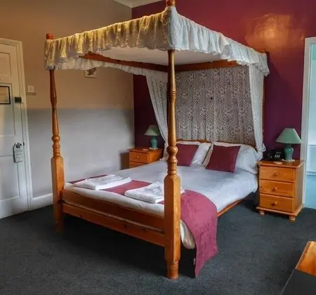 Tek Büyük Yataklı Oda (Four Poster)