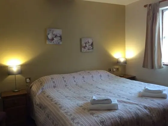 Tek Büyük veya İki Ayrı Yataklı Oda, Banyolu/Duşlu