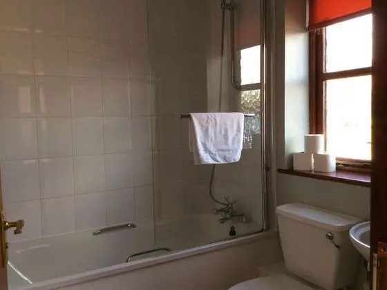 Tek Büyük veya İki Ayrı Yataklı Oda, Banyolu/Duşlu