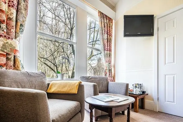Deluxe Tek Büyük veya İki Ayrı Yataklı Oda, Banyolu/Duşlu, Bahçe Manzaralı