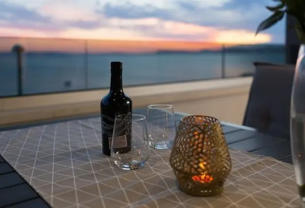 Apart Daire, 2 Yatak Odası, Deniz Manzaralı, Denize Sıfır (App 2)