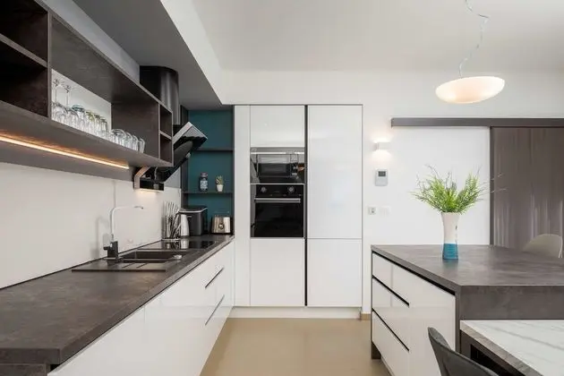 Luxury Apart Daire, 2 Yatak Odası, Deniz Manzaralı, Denize Sıfır (App 3)