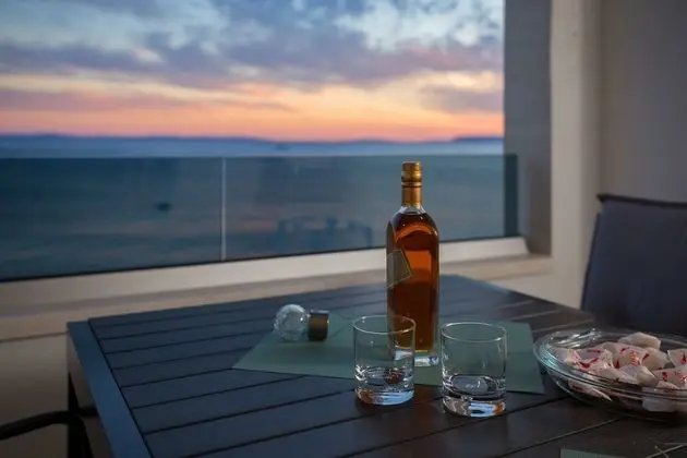 Luxury Apart Daire, 2 Yatak Odası, Deniz Manzaralı, Denize Sıfır (App 3)