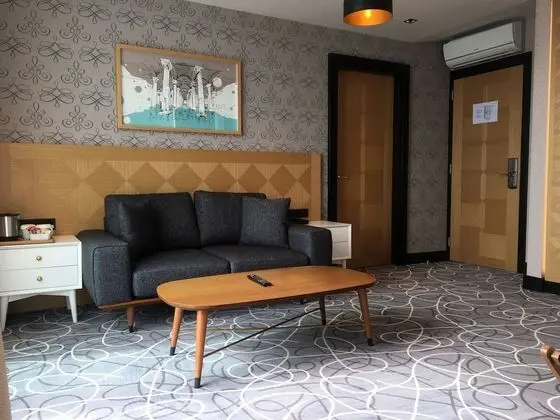 Executive Suite, Sea View