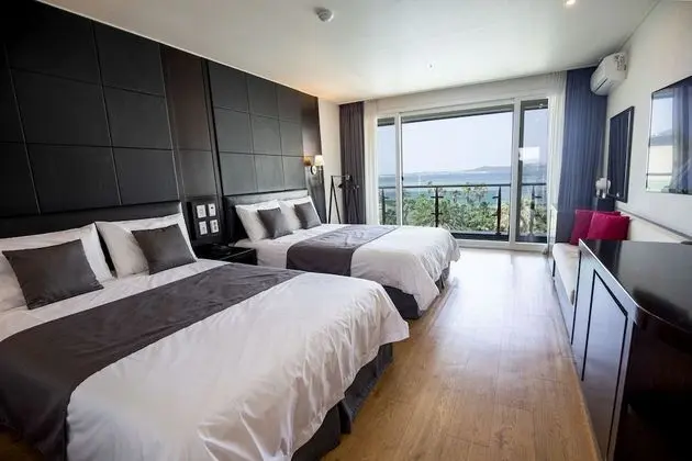 Deluxe İki Ayrı Yataklı Oda, 2 Çift Kişilik Yatak, Kısmi Deniz Manzarası