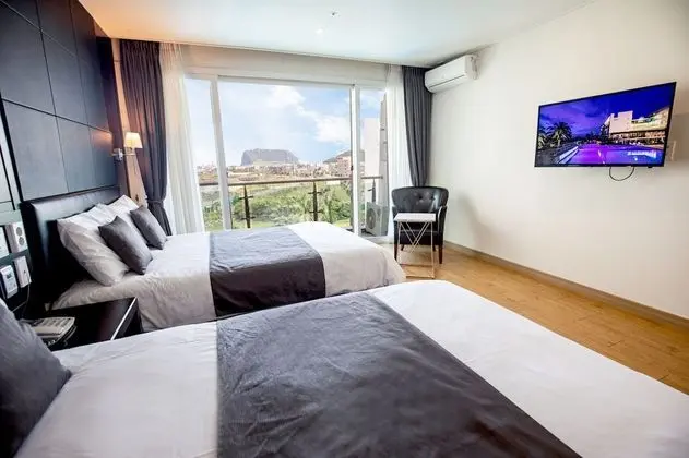 Deluxe İki Ayrı Yataklı Oda, 2 Çift Kişilik Yatak, Kısmi Deniz Manzarası