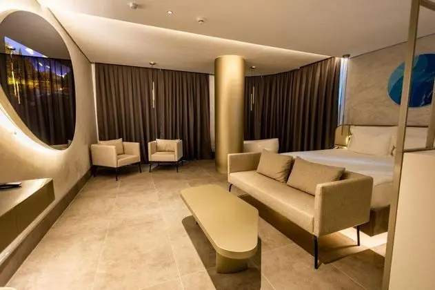 Corner Suite, Havuz veya Bahçe Manzaralı, 2. Kat