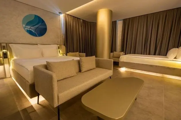 Corner Suite, Havuz veya Bahçe Manzaralı, 2. Kat