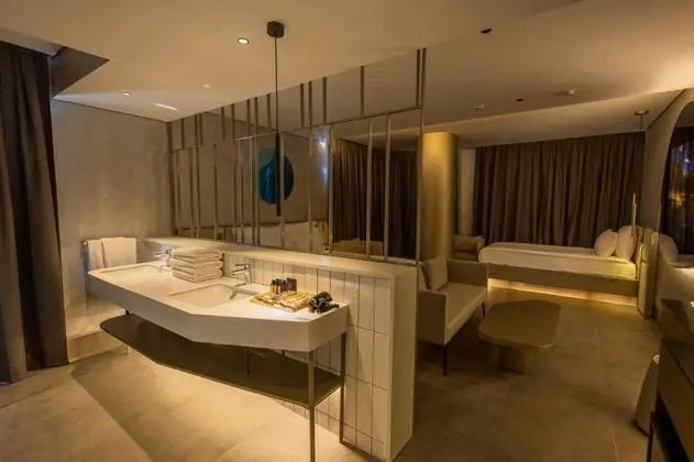 Corner Suite, Havuz veya Bahçe Manzaralı, 2. Kat